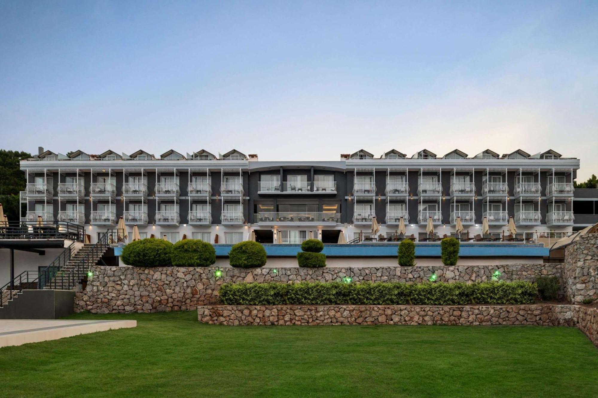Отель Ramada By Wyndham Fethiye Oludeniz Adult Only Экстерьер фото